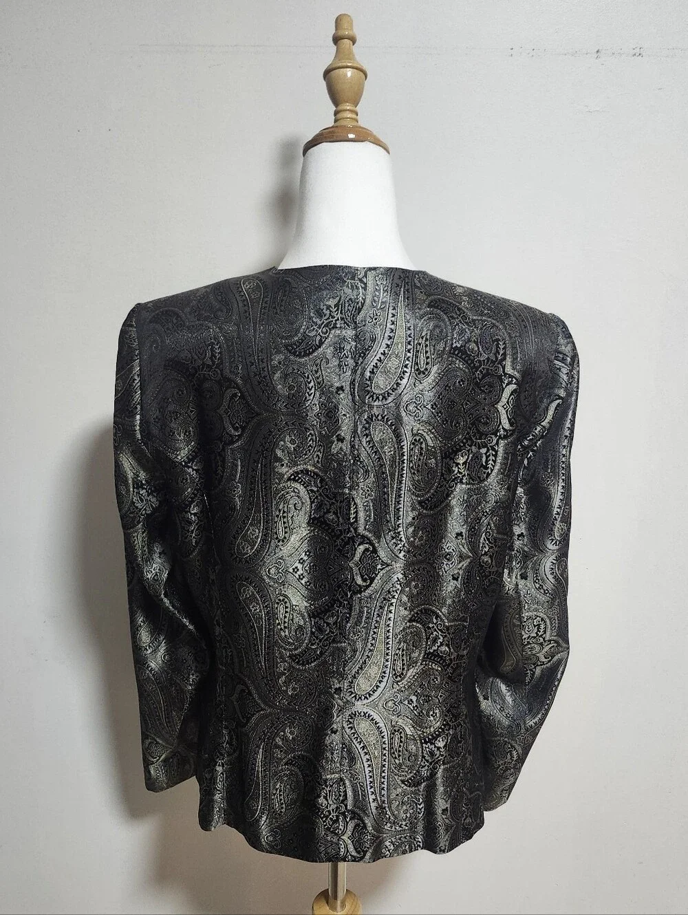 Vintage Chapter Metallic Paisley Button-Front Jacket - Black & Silver - Picture 7 of 9
